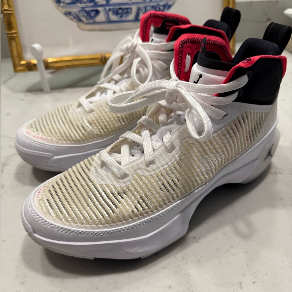 Michael Air Jordan size 5.5 boys youth